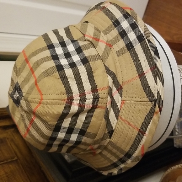 Burberry Accessories - Sun, shade, and sophisticated! Vintage Burberry's Hat